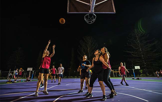 UQ social sport participants playing basketball