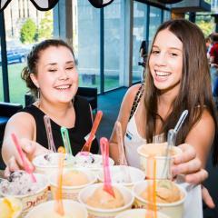 Students with gelato